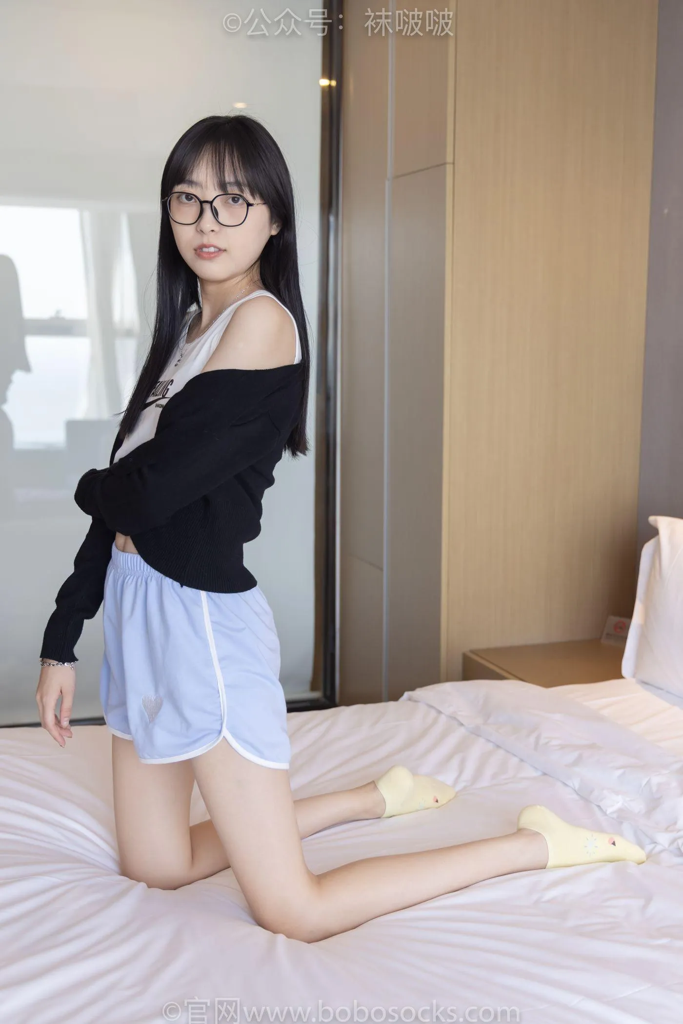 [BoBoSocks袜啵啵]NO.081 稚予- AJ、浅黄色短棉袜、浅蓝色短棉袜、裸足（花絮版） [145P]插图2